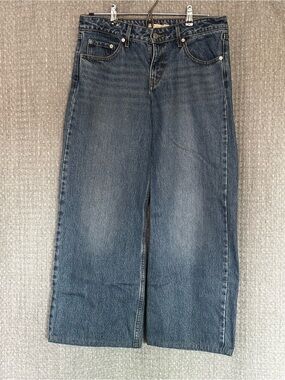 Levi’s Low Loose Jeans Women’s Size 28 Wide Leg Medium Wash